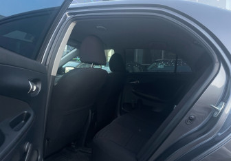 Подержанный автомобиль Toyota Corolla Sedan 2012 года (12 фото)