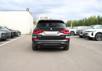 Подержанный автомобиль BMW X3 2020 года (5 фото)