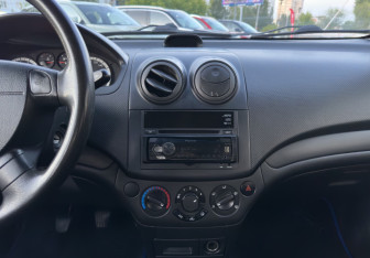Подержанный автомобиль Chevrolet Aveo Sedan 2011 года (13 фото)