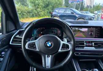 Подержанный автомобиль BMW X7 2021 года (14 фото)
