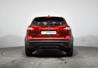 Подержанный автомобиль Nissan Qashqai 2017 года (6 фото)