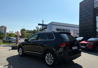 Подержанный автомобиль Volkswagen Tiguan 2018 года (7 фото)