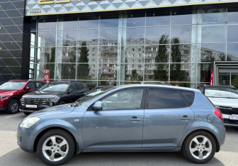 Подержанный автомобиль Kia Ceed Hatchback 2008 года (8 фото)