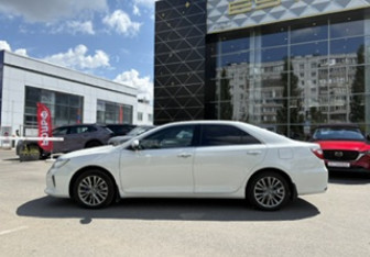Подержанный автомобиль Toyota Camry Sedan 2016 года (8 фото)