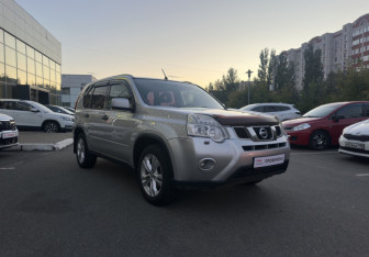 Подержанный автомобиль Nissan X-Trail 2011 года (3 фото)