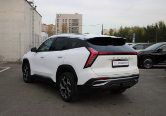 Подержанный автомобиль Geely Atlas 2023 года (6 фото)