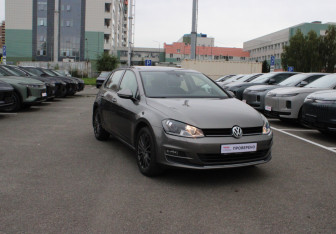 Подержанный автомобиль Volkswagen Golf Hatchback 2013 года (3 фото)