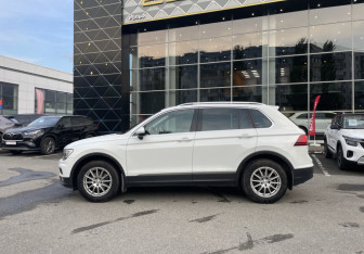 Подержанный автомобиль Volkswagen Tiguan 2018 года (8 фото)