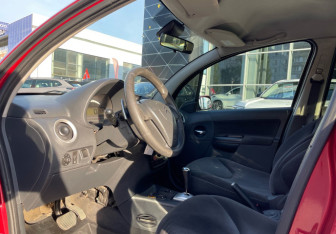 Подержанный автомобиль Citroen C3 Hatchback 2006 года (9 фото)