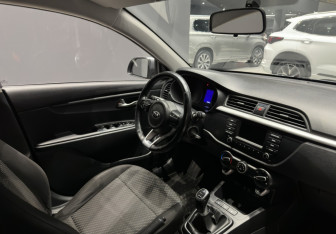 Подержанный автомобиль Kia Rio Hatchback 2019 года (14 фото)