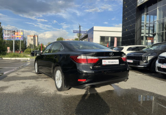 Подержанный автомобиль Lexus ES 2014 года (7 фото)