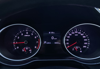 Подержанный автомобиль Kia Ceed Hatchback 2019 года (16 фото)