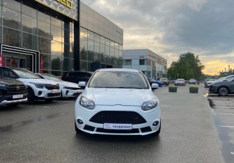 Подержанный автомобиль Ford Focus Hatchback 2012 года (2 фото)