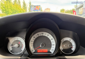 Подержанный автомобиль Kia Ceed Hatchback 2008 года (16 фото)