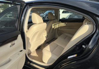 Подержанный автомобиль Lexus ES 2014 года (12 фото)