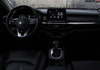 Подержанный автомобиль Kia Cerato Sedan 2019 года (8 фото)