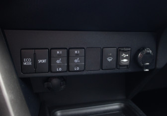 Подержанный автомобиль Toyota RAV4 2014 года (13 фото)