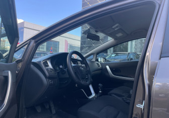 Подержанный автомобиль Kia Ceed Hatchback 2013 года (9 фото)