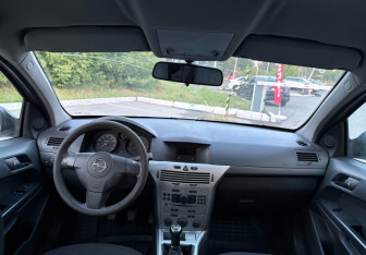 Подержанный автомобиль Opel Astra Hatchback 2010 года (11 фото)