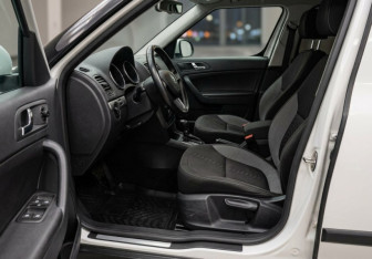 Подержанный автомобиль Skoda Yeti 2017 года (8 фото)