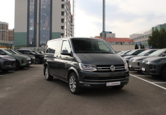 Подержанный автомобиль Volkswagen Multivan 2019 года (3 фото)