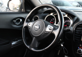 Подержанный автомобиль Nissan Juke 2011 года (13 фото)