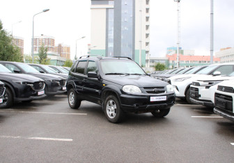 Подержанный автомобиль Chevrolet Niva 2010 года (3 фото)