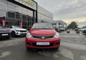 Подержанный автомобиль Nissan Tiida Hatchback 2012 года (2 фото)