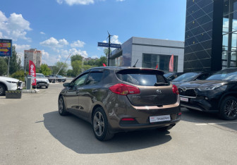 Подержанный автомобиль Kia Ceed Hatchback 2013 года (7 фото)