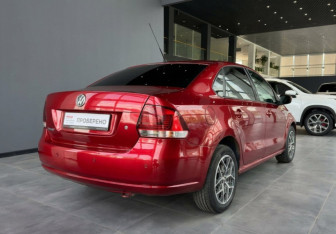 Подержанный автомобиль Volkswagen Polo Sedan 2012 года (8 фото)