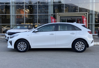 Подержанный автомобиль Kia Ceed Hatchback 2019 года (8 фото)