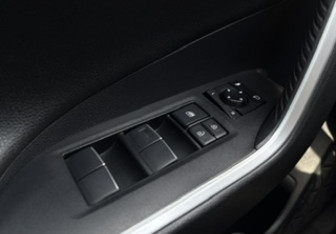Подержанный автомобиль Toyota RAV4 2021 года (15 фото)