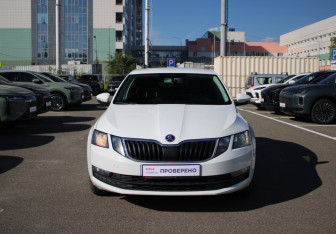 Подержанный автомобиль Skoda Octavia Liftback 2018 года (3 фото)