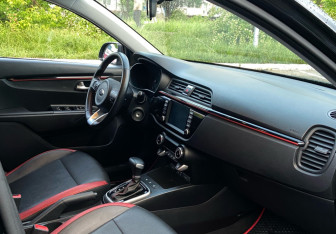 Подержанный автомобиль Kia Rio Hatchback 2020 года (10 фото)