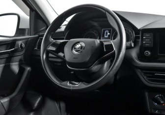 Подержанный автомобиль Skoda Rapid Liftback 2020 года (15 фото)