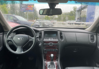 Подержанный автомобиль Infiniti QX50 2014 года (11 фото)