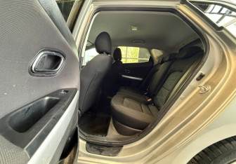 Подержанный автомобиль Kia Ceed Hatchback 2015 года (12 фото)