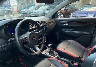Подержанный автомобиль Kia Rio Hatchback 2020 года (9 фото)