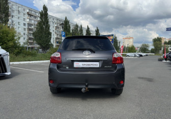 Подержанный автомобиль Toyota Auris Hatchback 2010 года (6 фото)