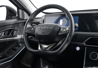 Подержанный автомобиль Exeed TXL 2023 года (17 фото)