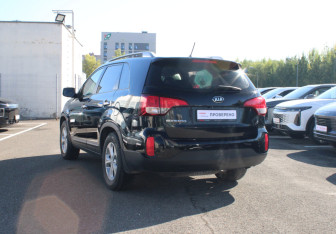 Подержанный автомобиль Kia Sorento 2016 года (6 фото)