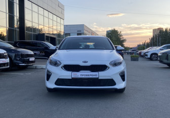Подержанный автомобиль Kia Ceed Hatchback 2019 года (2 фото)