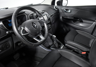 Подержанный автомобиль Renault Kaptur 2020 года (9 фото)