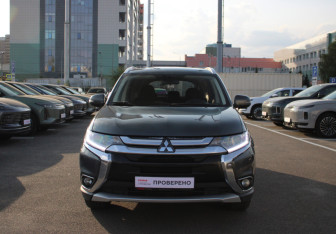 Подержанный автомобиль Mitsubishi Outlander 2016 года (3 фото)