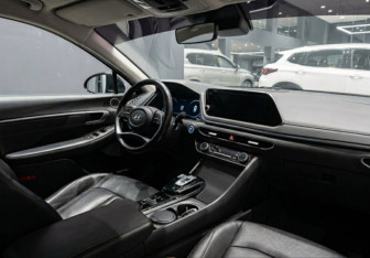 Подержанный автомобиль Hyundai Sonata 2021 года (14 фото)