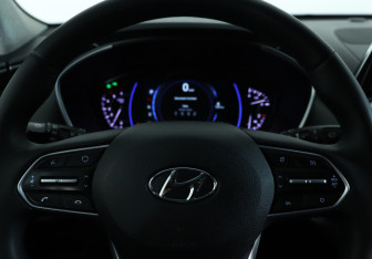 Подержанный автомобиль Hyundai Santa Fe 2019 года (18 фото)