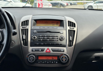 Подержанный автомобиль Kia Ceed Hatchback 2008 года (13 фото)