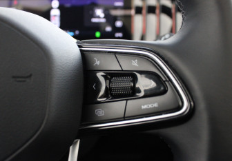 Подержанный автомобиль Geely Atlas 2023 года (13 фото)