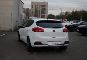 Подержанный автомобиль Kia Ceed Hatchback 2014 года (6 фото)