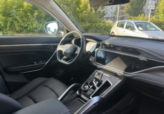 Подержанный автомобиль Geely Atlas Pro 2023 года (10 фото)